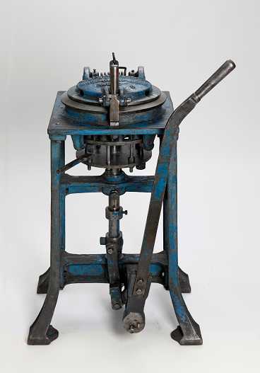 Teigteilmaschine Teigteilmaschine aus Gußeisen, Standgerät