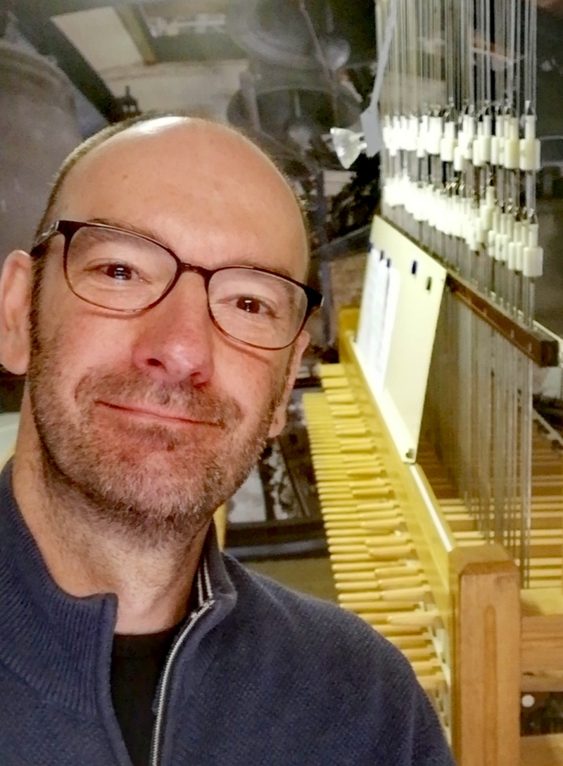 Maik Gruchenberg Maik Gruchenberg vor dem Carillon