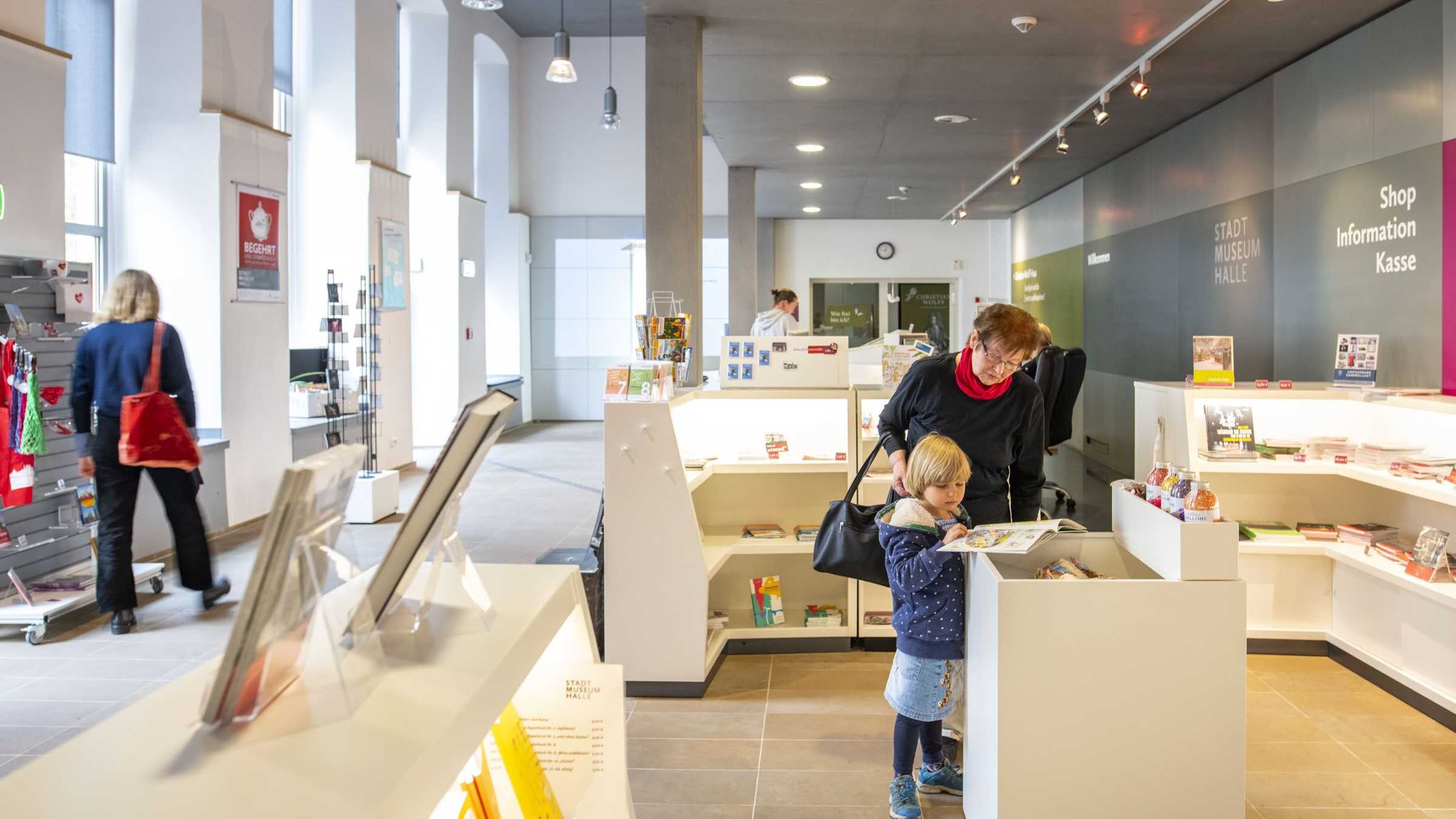 Foyer Stadtmuseum Halle Foyer und Museumsshop vom Stadtmuseum Halle
