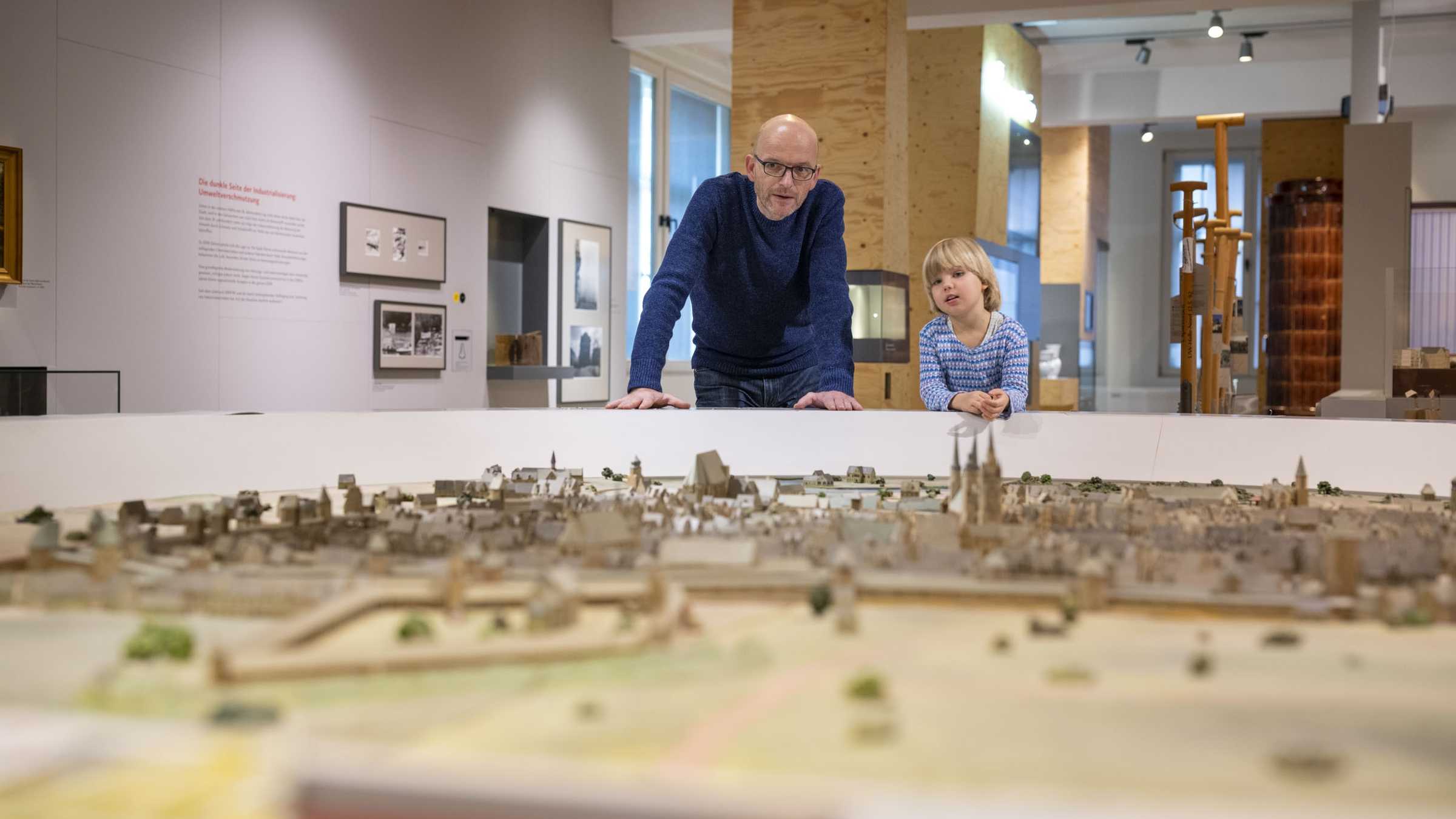 Halle als Siedlung Halle als Siedlung Modellbau aus Holz