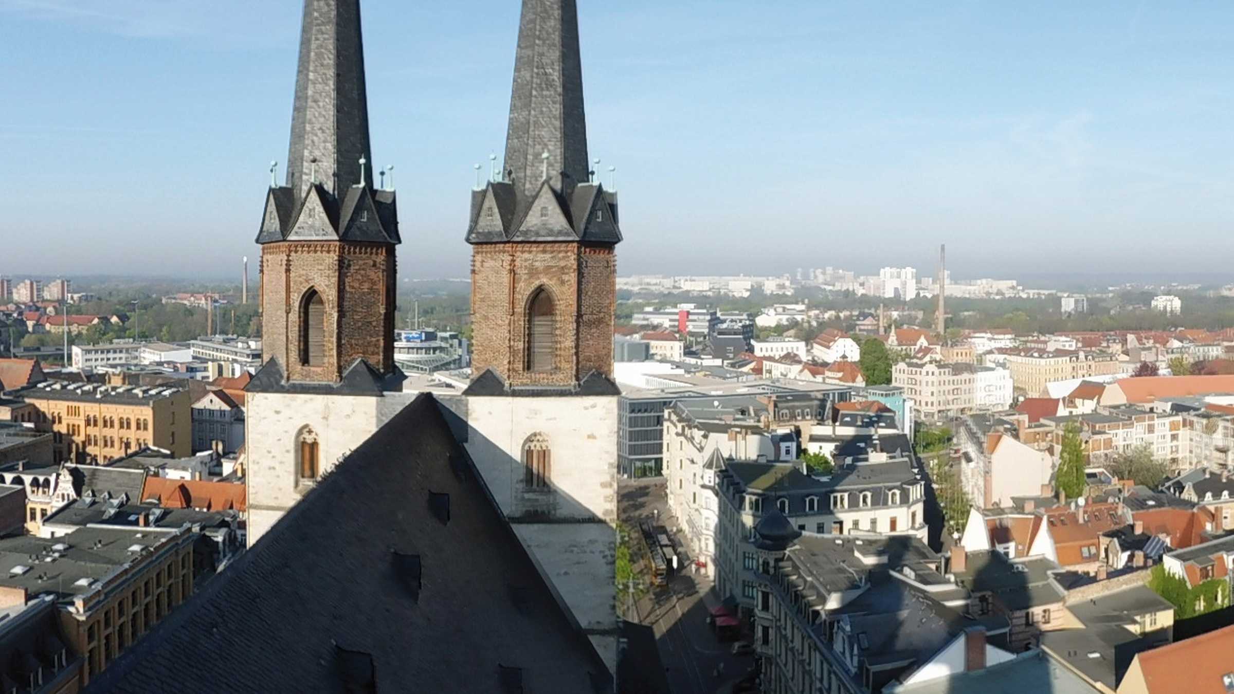 Hausmannstürme Blick über die Stadt Halle und über die Hausmannstürme