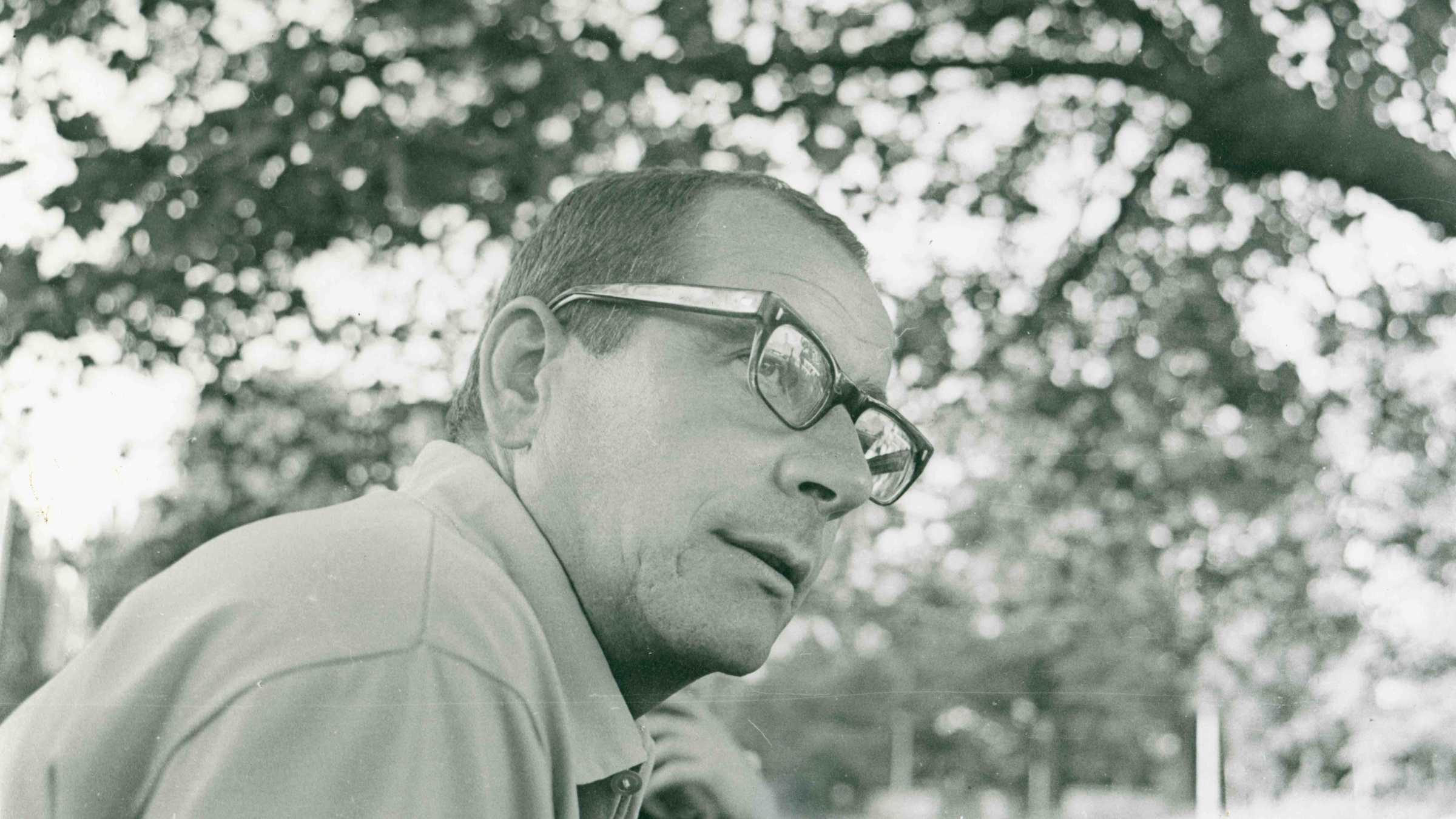 Willi Sitte Schwarz-weiß Portrait von Willi Sitte, Außenaufnahme