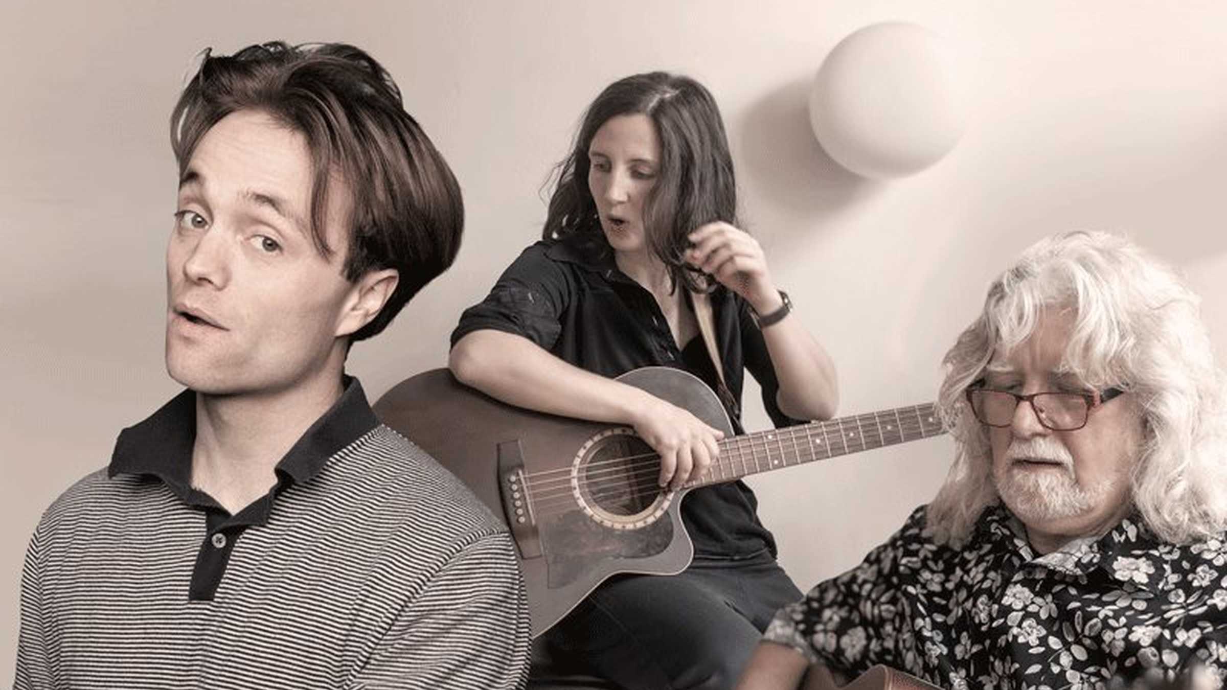 Sag wolltest du nicht noch ... Bandmitglieder "Sag wolltest du nicht noch" mit Gitarre