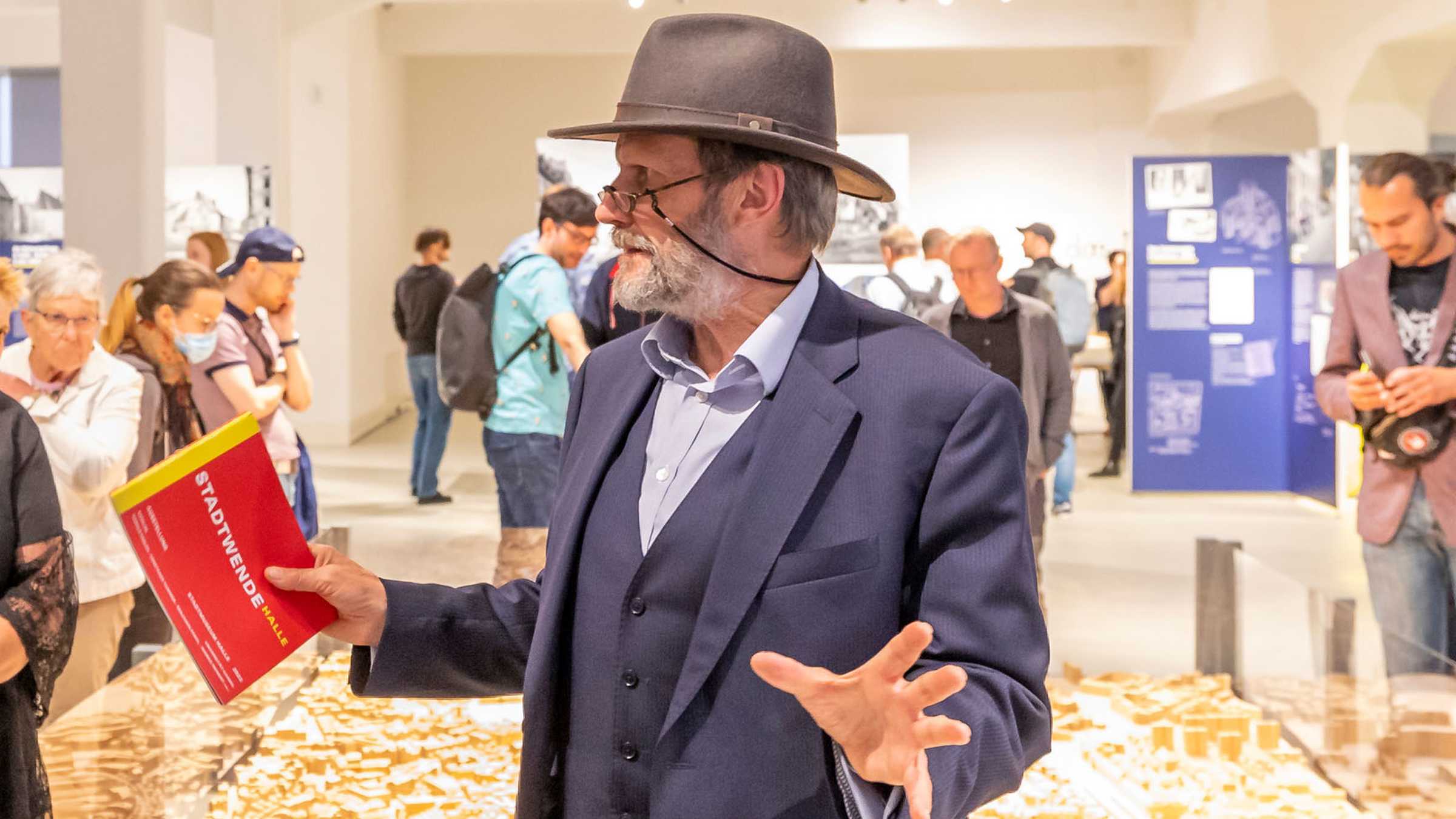 Harald Kegler in der Ausstellung Stadtwende