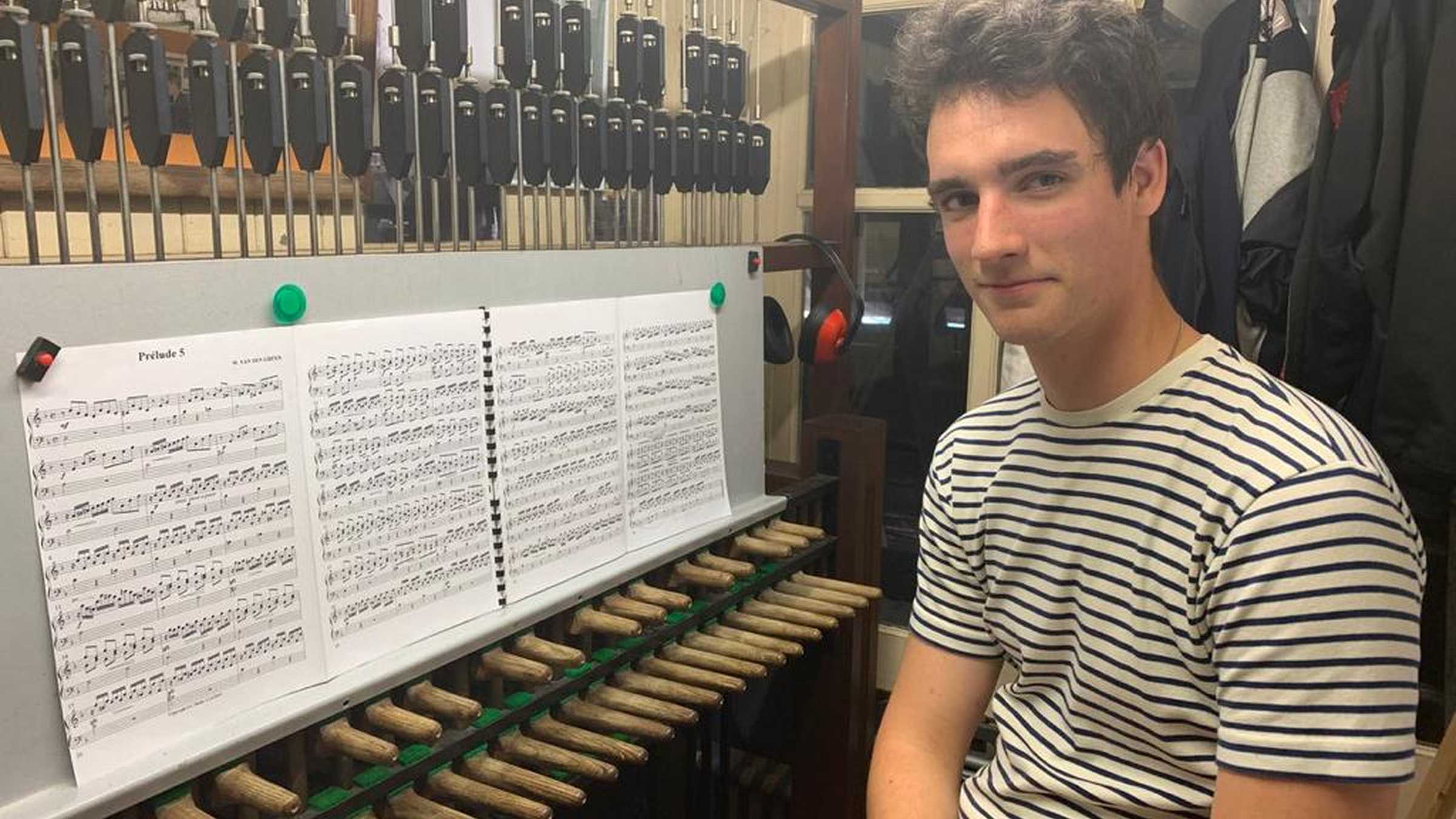 Julien Govoorts Julien Govoorts vor einem Carillon