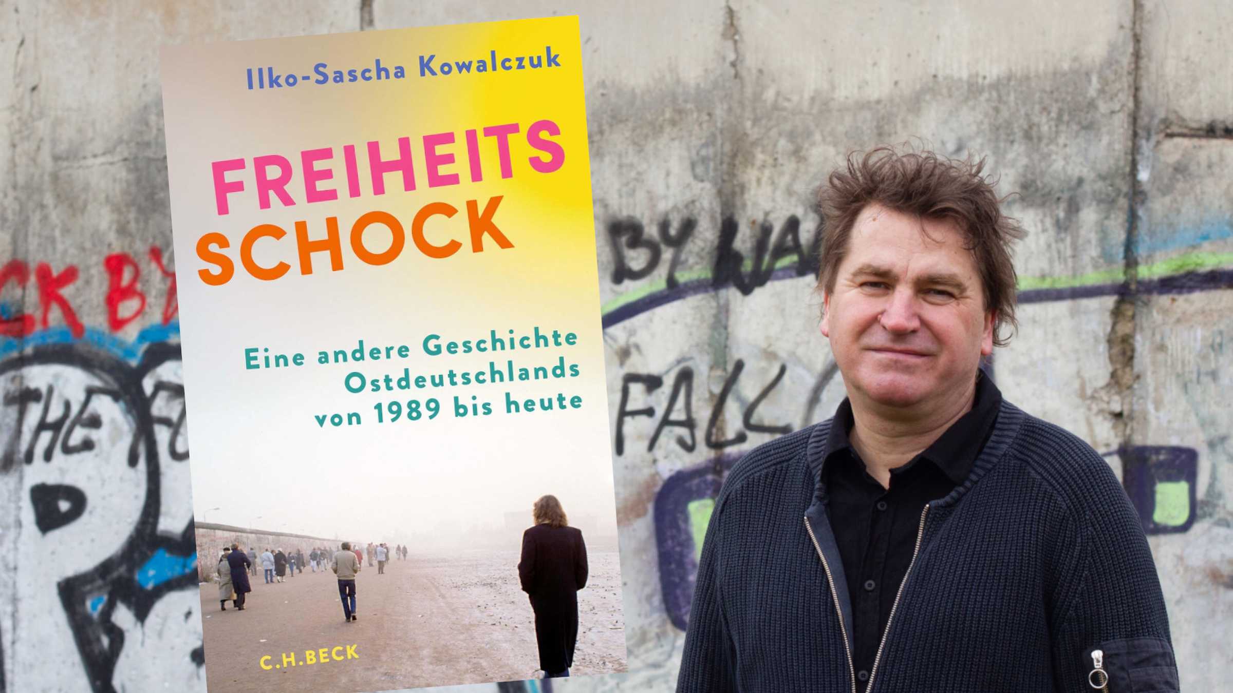 Ilko-Sascha Kowalczuk, Foto: Ekko von Schwichow Der Autor Ilko-Sascha Kowalczuk vor der Berliner Mauer mit Grafittis und der Buchtitel