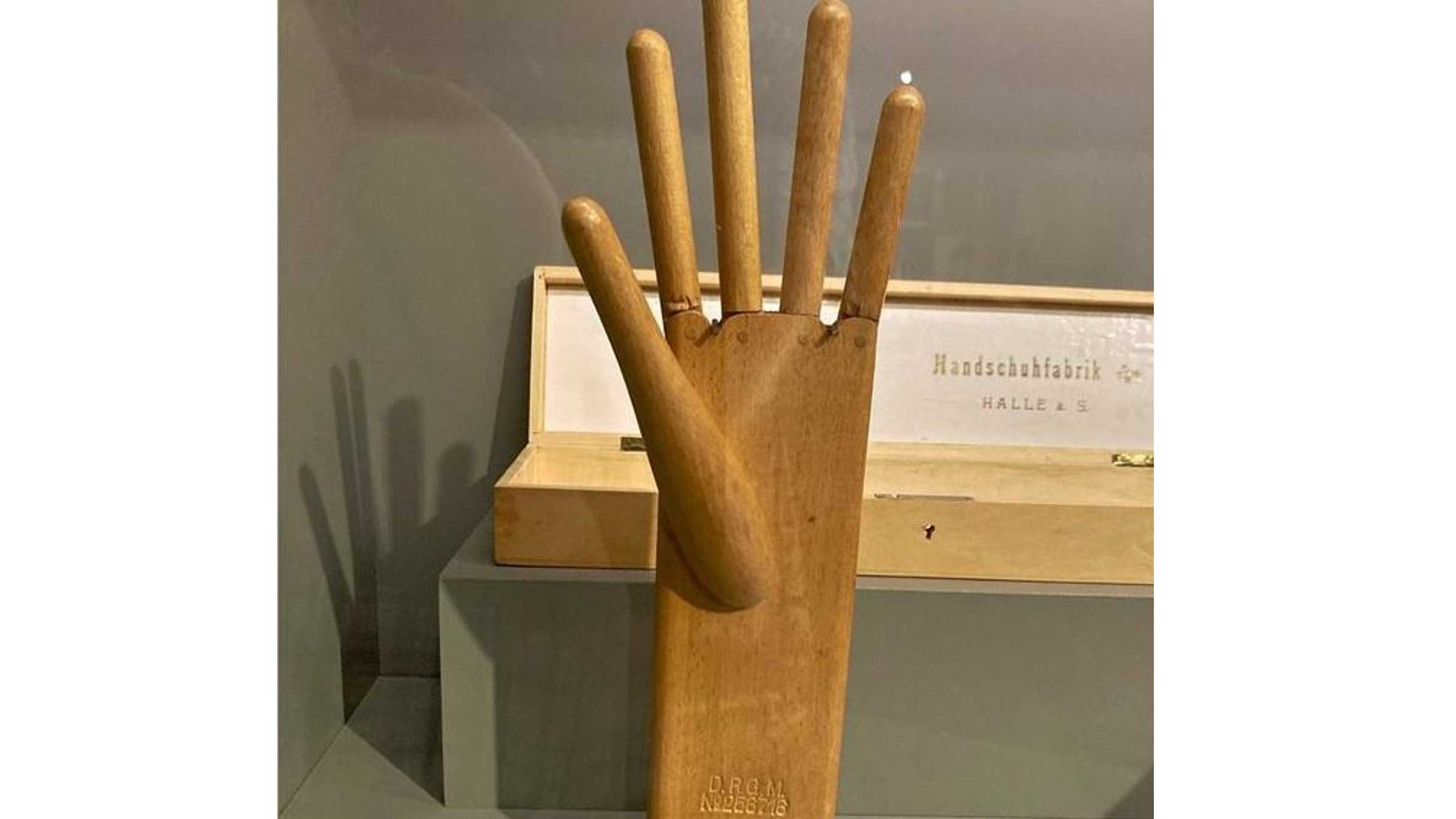 Holz Handschuh stehend vor der Box