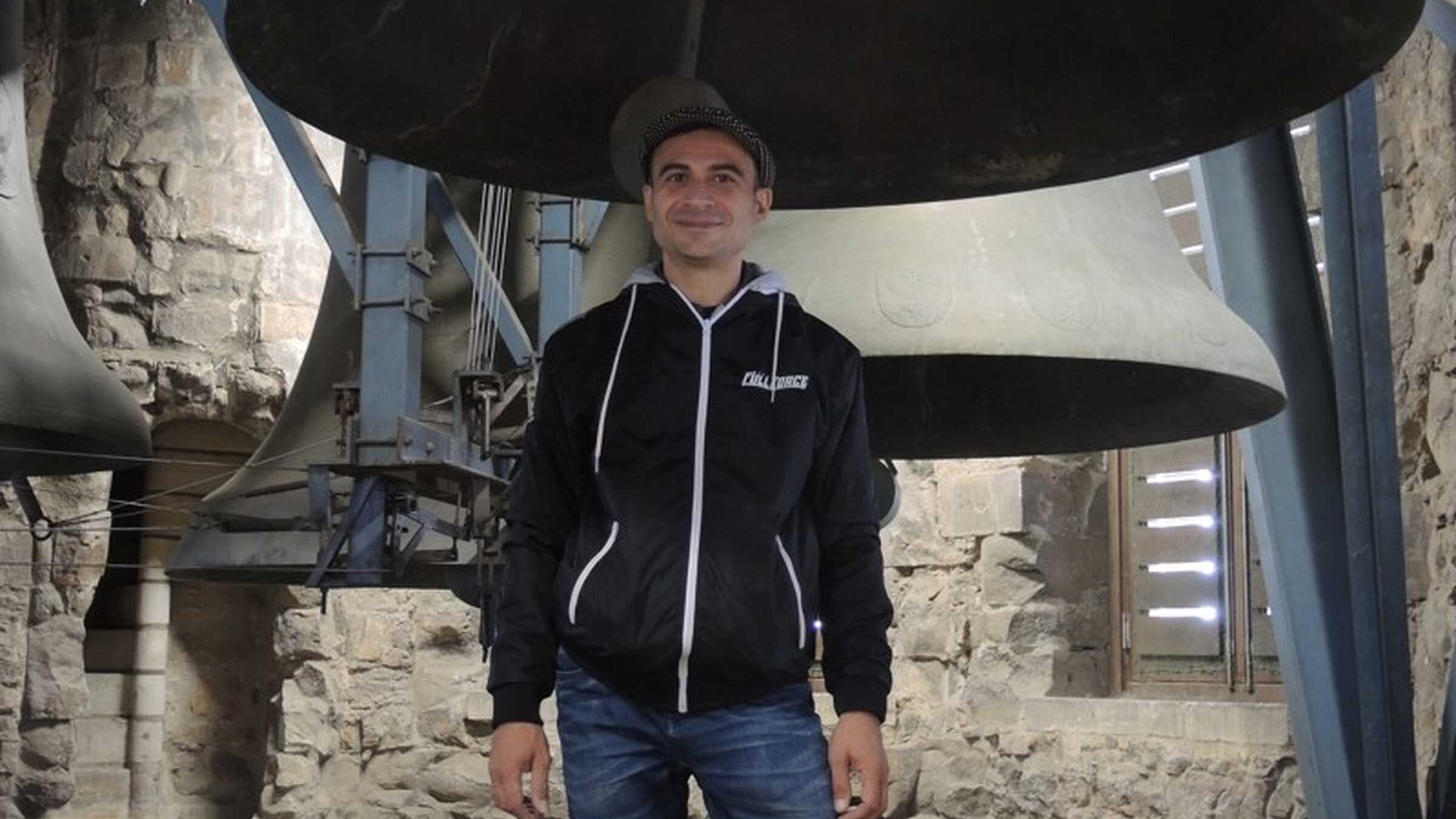 Davit Drambyan unter der Glocke