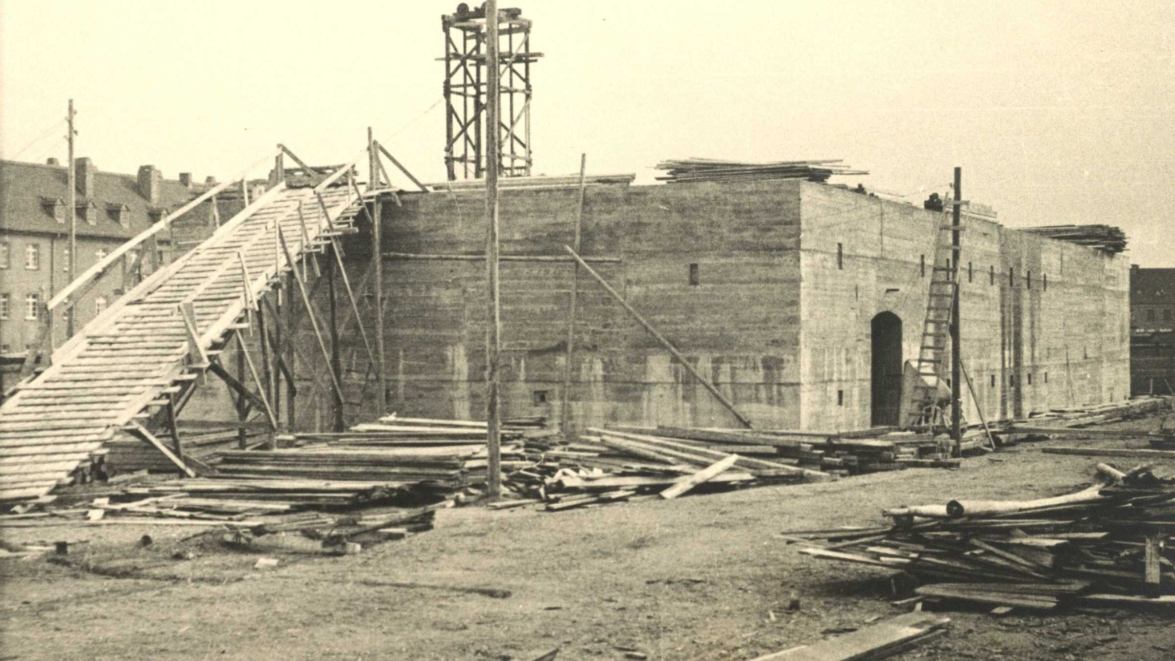 Das Bild zeigt den Bunkerbau am Fichteplatz in Ammendorf im April 1941.