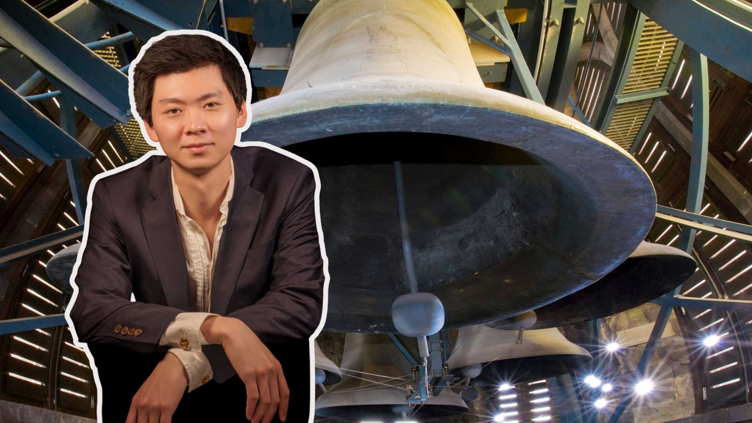 Foto Joseph Min, im Hintergrund Glockenstube im Roten Turm