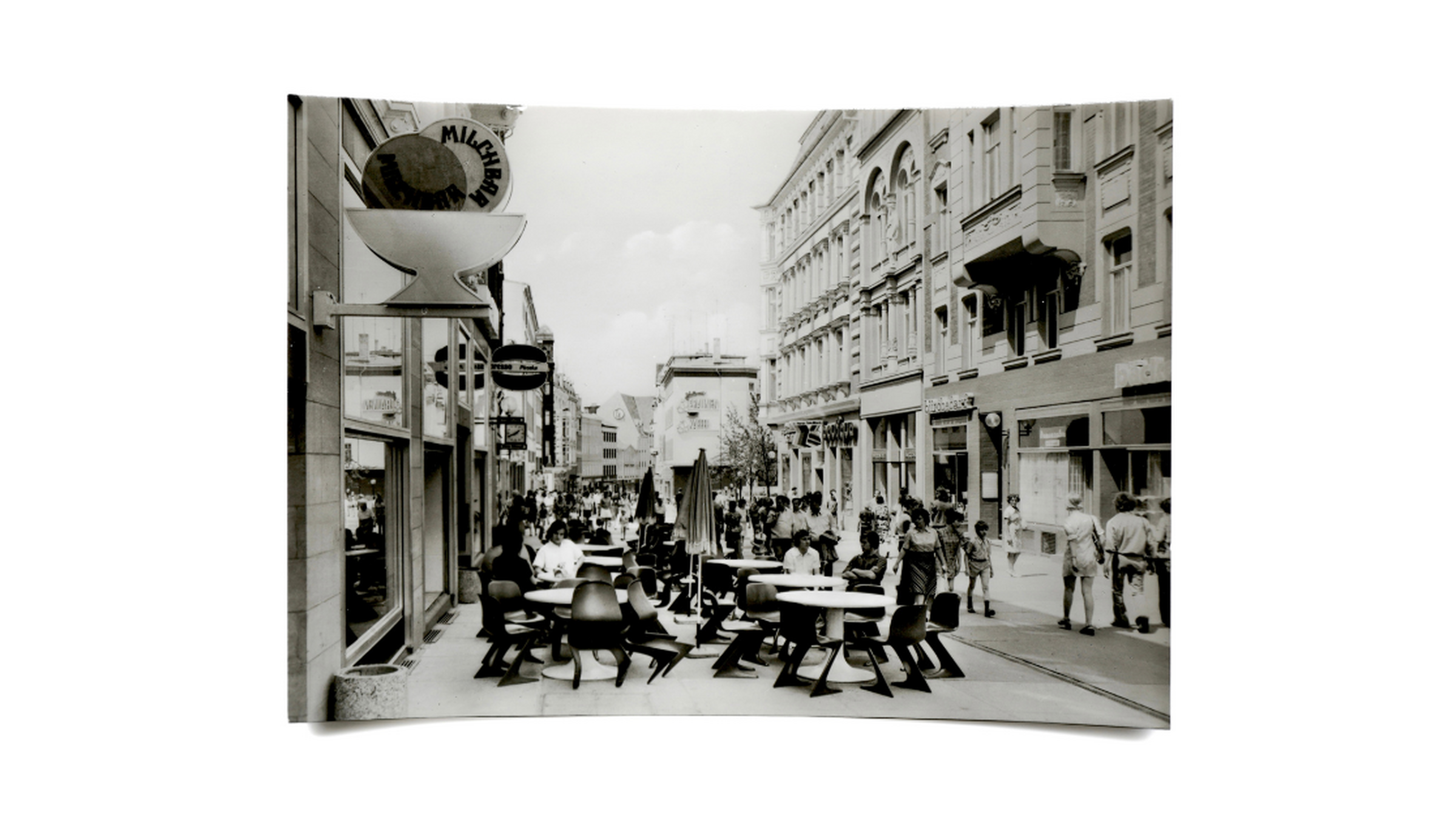Der Boulevard auf Schwarz-Weiß DDR-Ansichtskarte