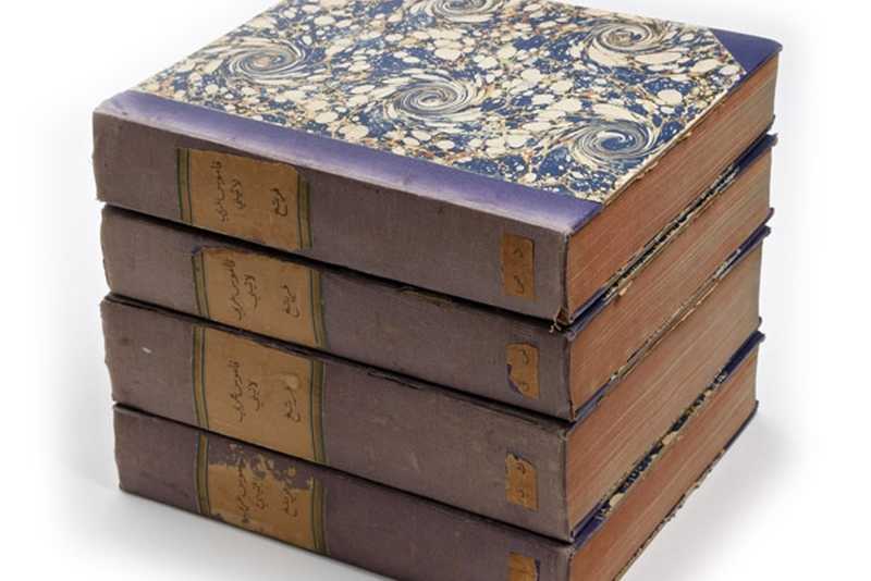 Exponate Entdecke Halle - Bücher vier alte Bücher mit kunstvollen Umschlag