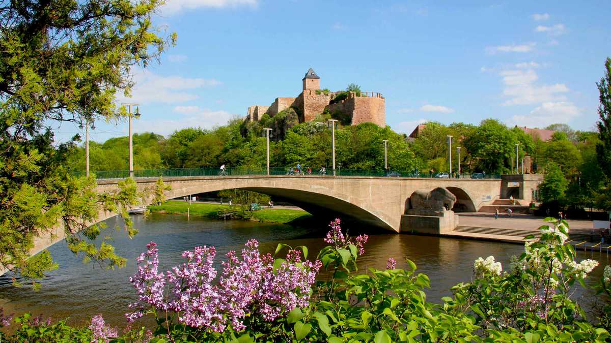 Oberburg Giebichenstein Blick auf die Burg Giebichenstein vom Kröllwitzer Ufer