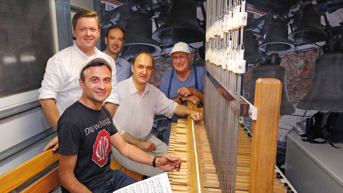 Fünf Hallesche Carillonneure