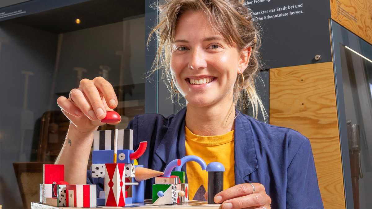 Mara Niederprüm mit ihrem Baukasten Mara Niederprüm mit ihrem Baukasten