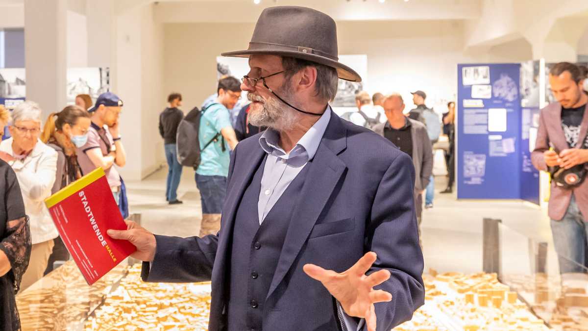 Harald Kegler in der Ausstellung Stadtwende