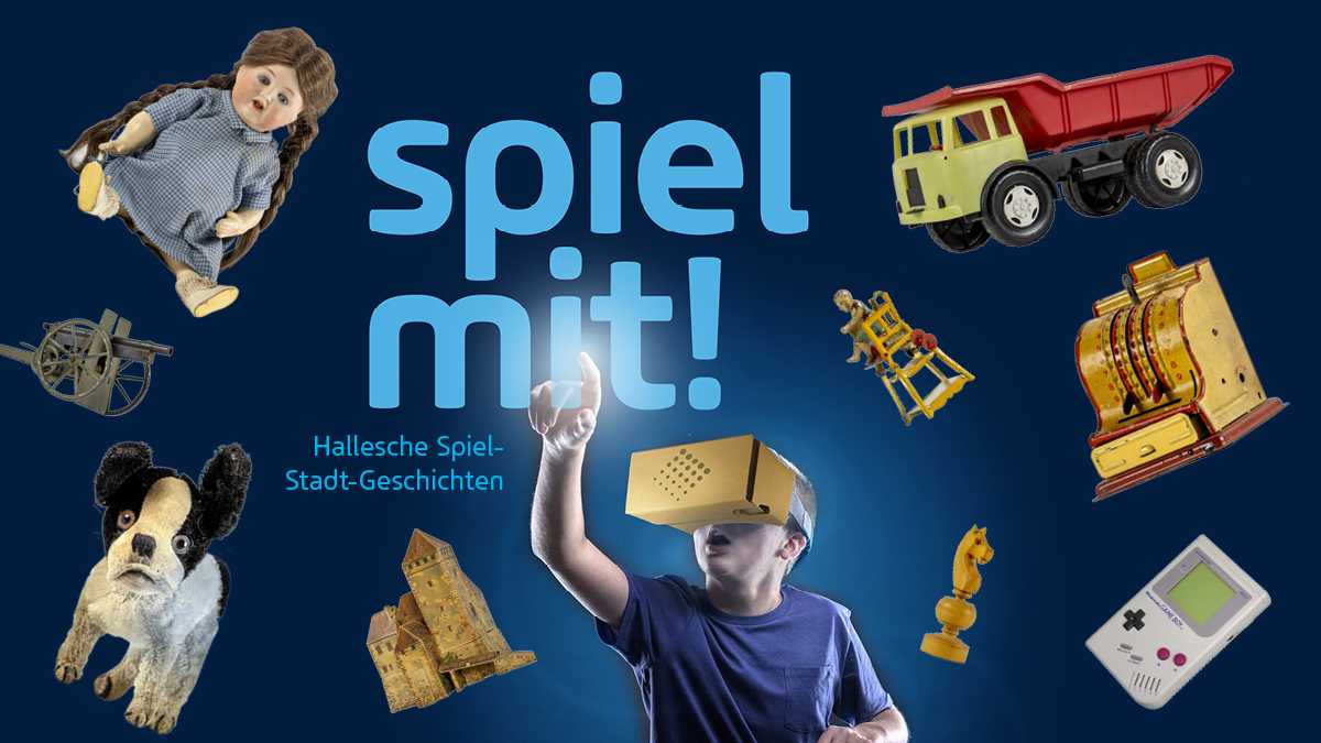 Spielzeuge schweben auf dunkelblauem Hintergrund, eine Junge mit VR-Brille aus Pappe tippt auf den Schriftzug Text: Spiel mit! hallesch Stadt-Spiel-Geschichten