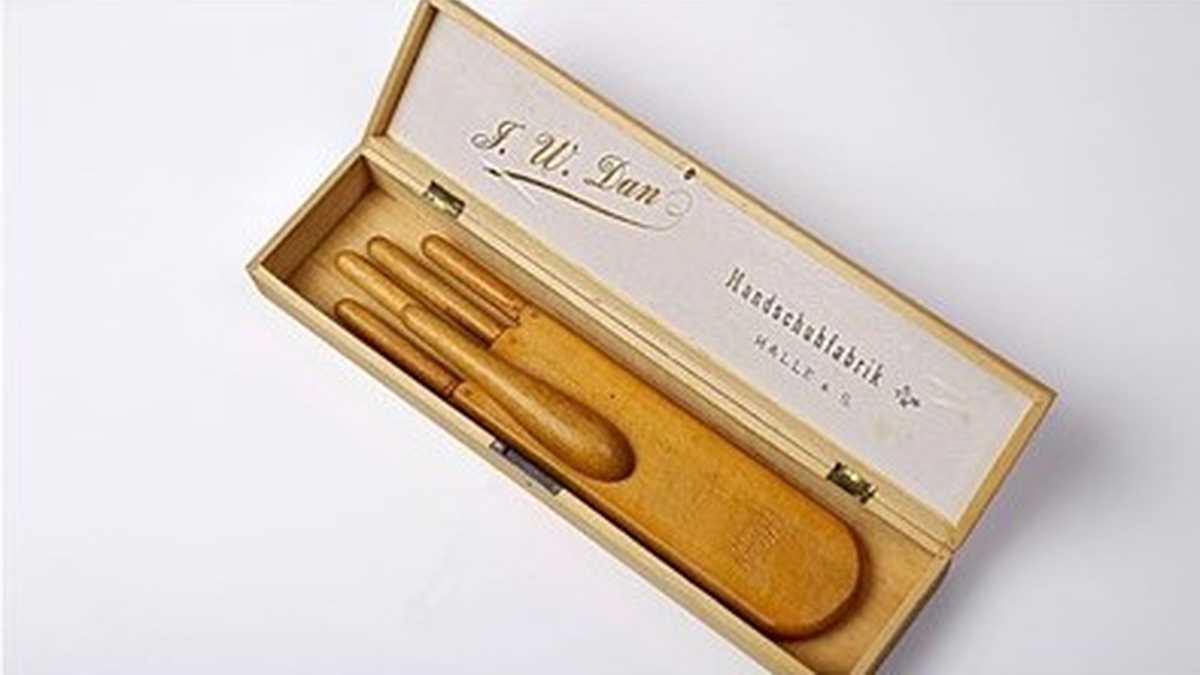 Leder Handschuh in einer Box