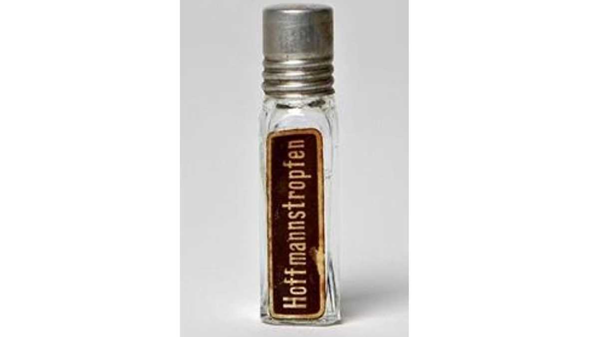 Kleine Glasflasche mit Silber Deckel und der Aufschrift Hoffmannstropfen