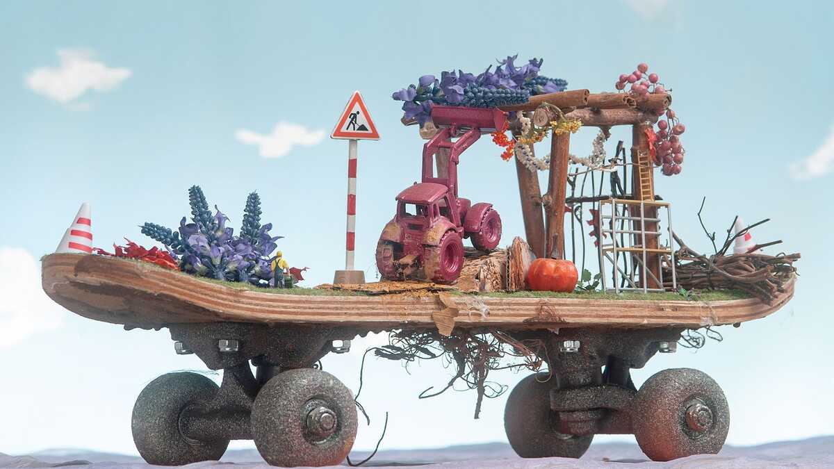 Zeigt eine Illustration aus dem Kinderbuch "Beni und Oma in den Gärten der Welt", Copyright Anna Adam. Auf einem Skateboard steht eine mit Blumen geschmückte Sukka.