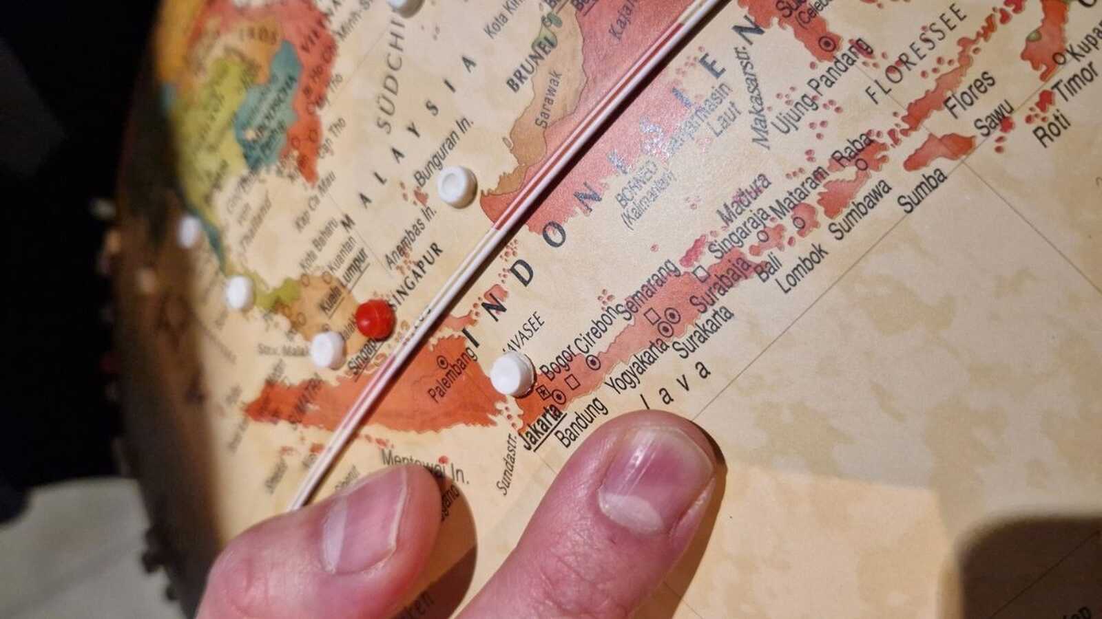Indonesien auf einem historischen Globus