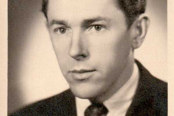 professionelles Fotoportrait von Josef Sýkora mit ca 25 Jahren