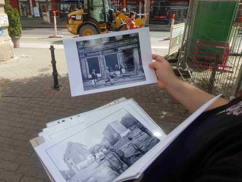 Geiststraße in der 80ern Ines Zimmermann zeigt alte Fotos in der Geiststraße