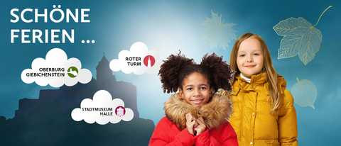 Herbstferienprogramm zwei Mädchen in Winterjacken vor der Silhouette der Burg Giebichenstein
